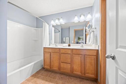 1246 Chateau Avenue, 409, Saint Paul, MN 55109