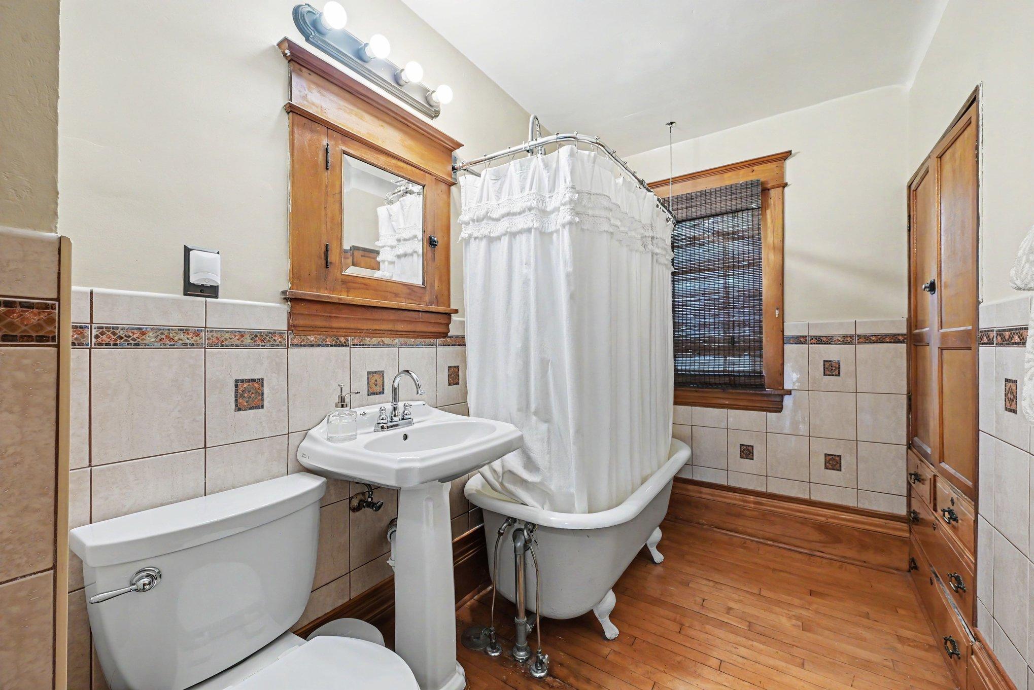 a clawfoot tub