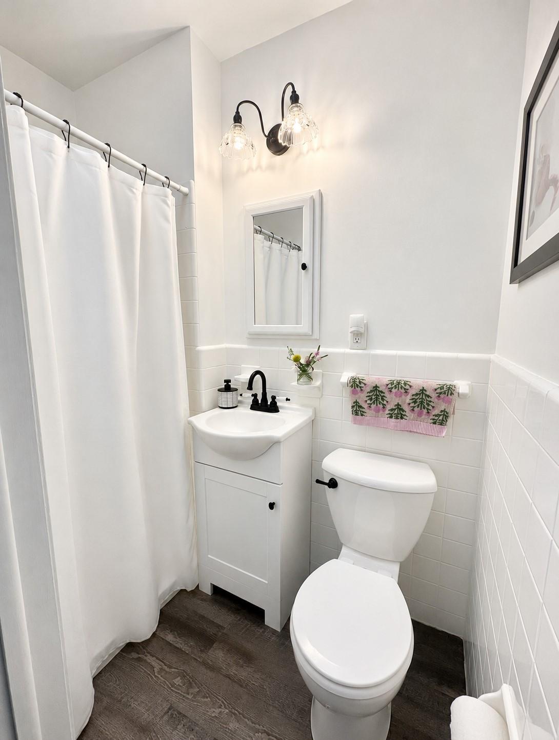 Warm light bathroom .jpg