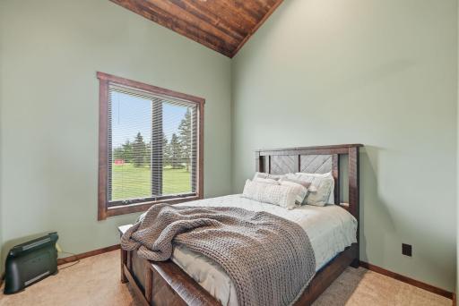 Generously sized guest accommodations ensure family and friends enjoy the same level of comfort found throughout the lodge
