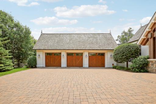 415 Carpenters Pt, Wayzata, MN 55391