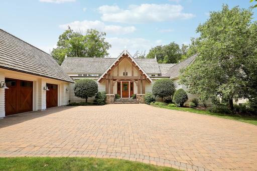 415 Carpenters Pt, Wayzata, MN 55391