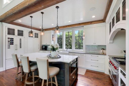 415 Carpenters Pt, Wayzata, MN 55391