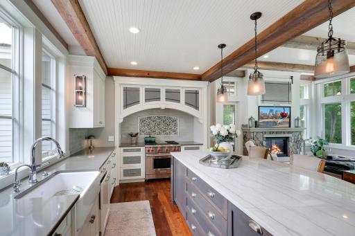 415 Carpenters Pt, Wayzata, MN 55391