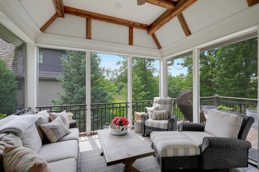 415 Carpenters Pt, Wayzata, MN 55391