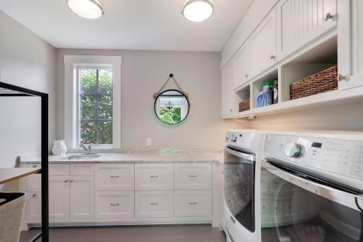 415 Carpenters Pt, Wayzata, MN 55391