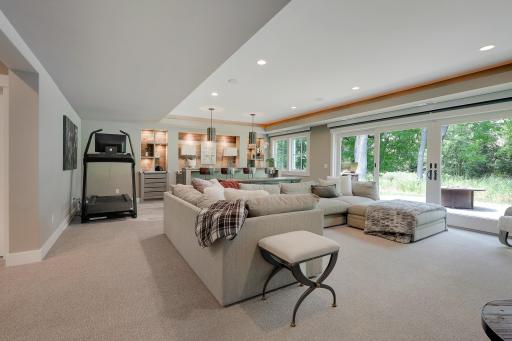 415 Carpenters Pt, Wayzata, MN 55391