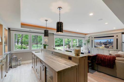 415 Carpenters Pt, Wayzata, MN 55391