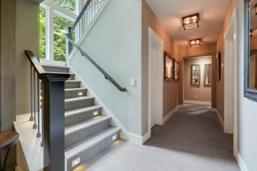 415 Carpenters Pt, Wayzata, MN 55391