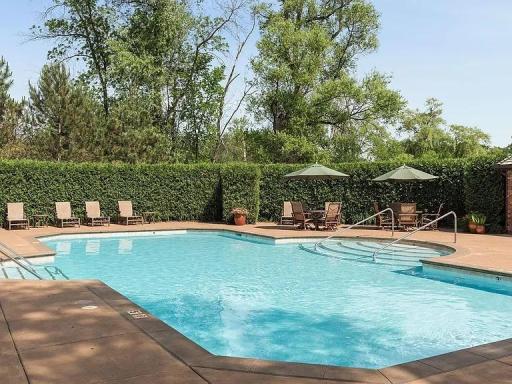 415 Carpenters Pt, Wayzata, MN 55391