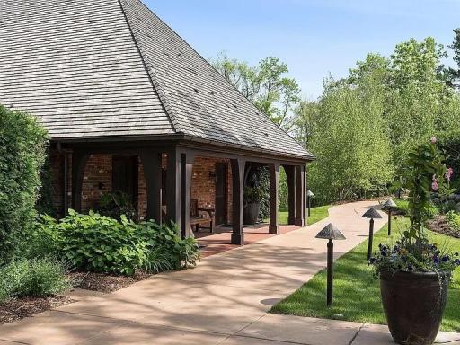 415 Carpenters Pt, Wayzata, MN 55391