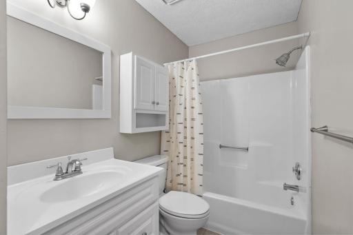 1320 106th Avenue NW, Minneapolis, MN 55433