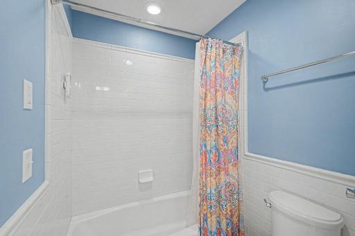 Upper Level Full Bath Room | 15471 Dogwood St NW