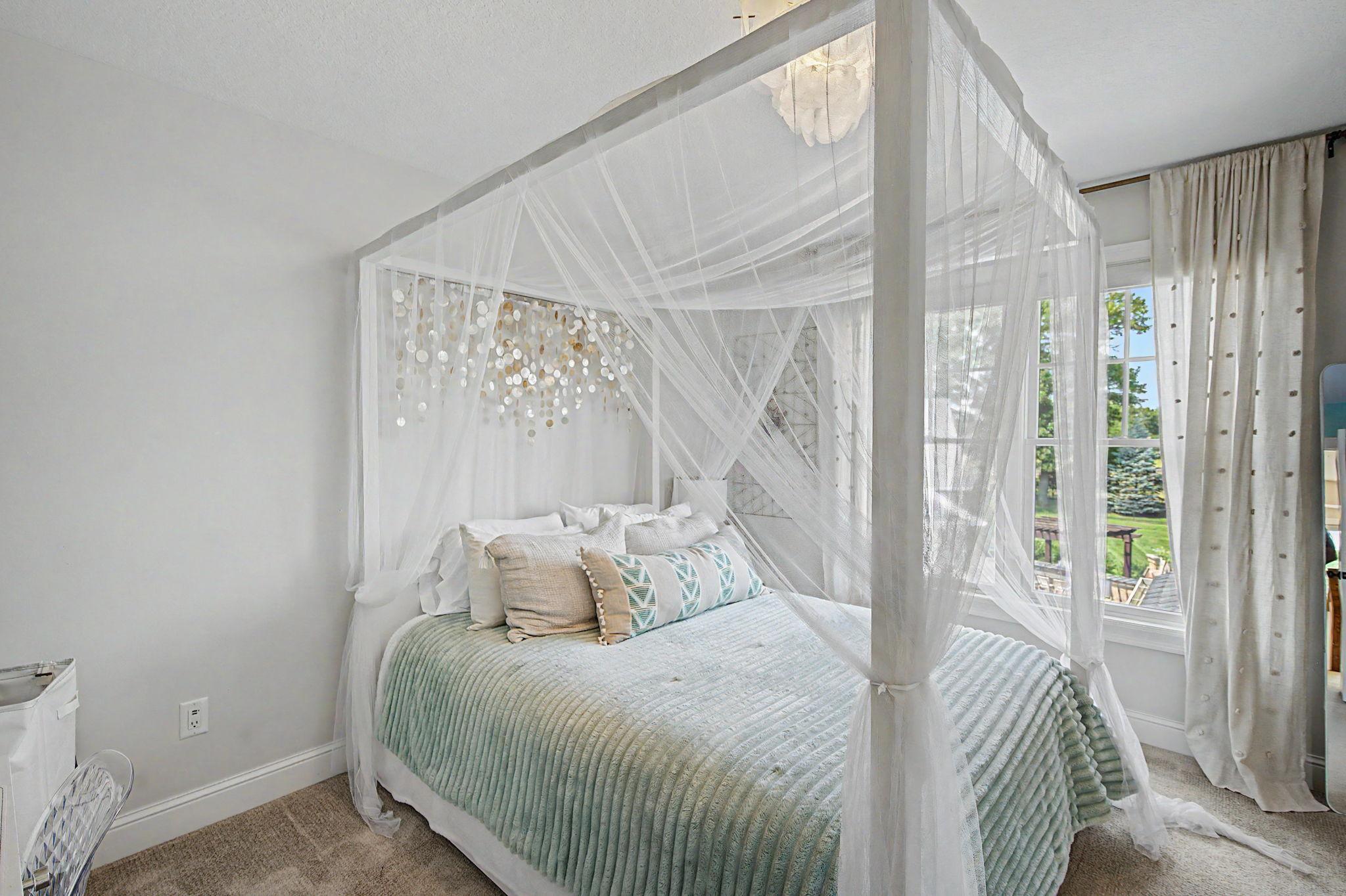 Upper Level Bedroom | 15471 Dogwood St NW