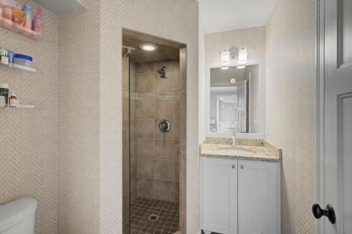 Upper Level Bathroom | 15471 Dogwood St NW