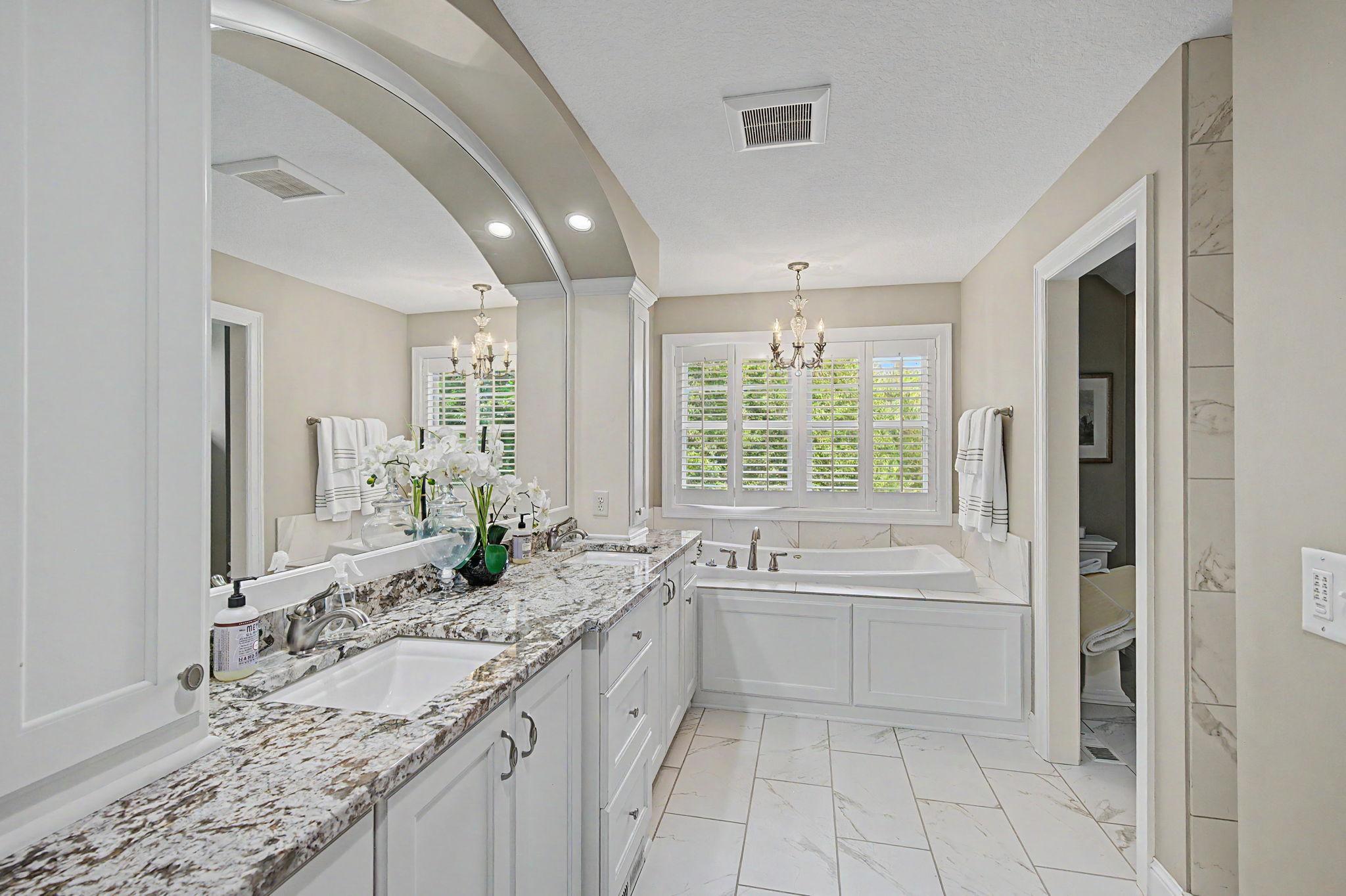 Upper Level Primary Bathroom | 15471 Dogwood St NW
