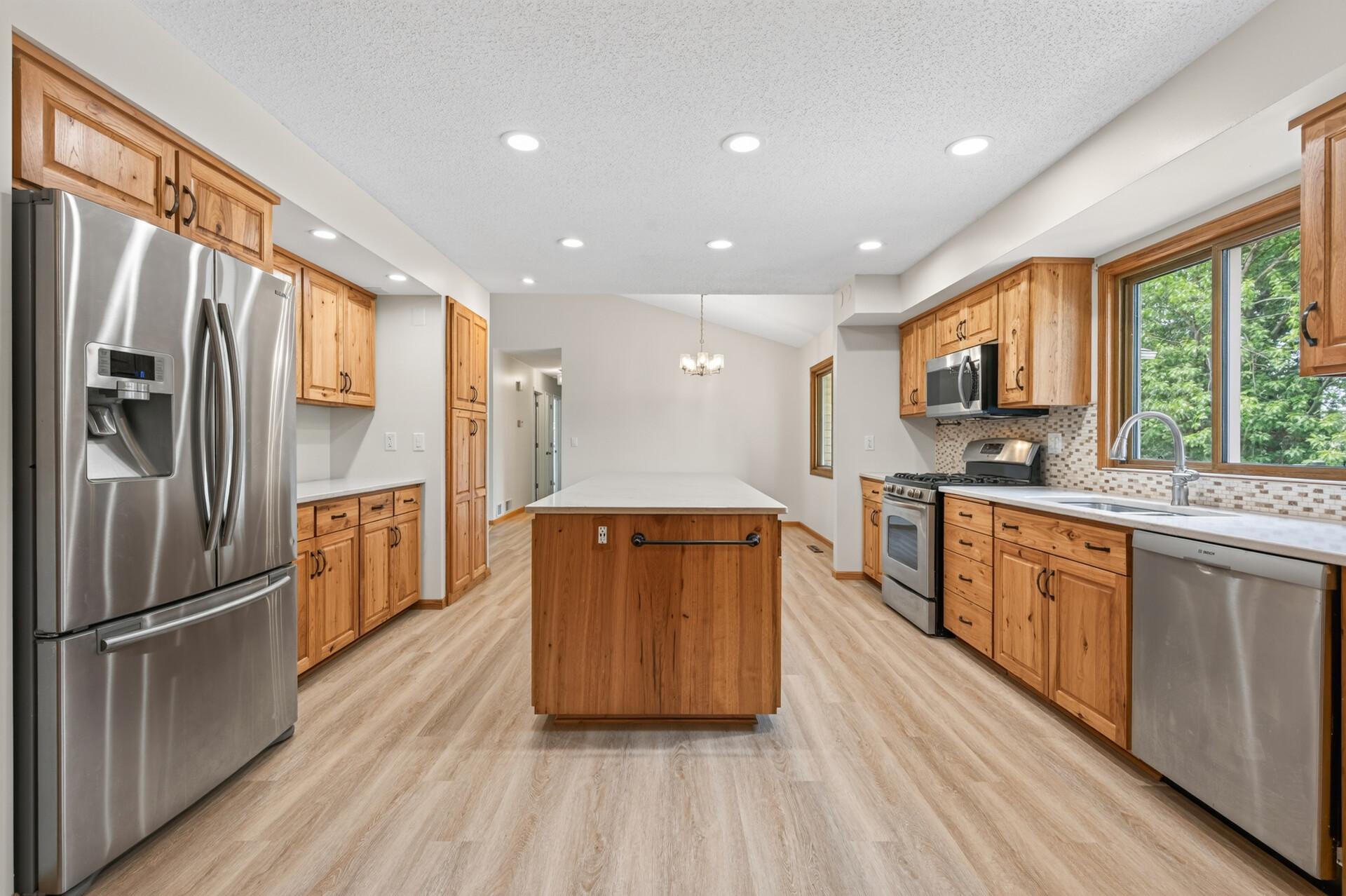 62_7910_West_Park_Hills12_mls.jpg