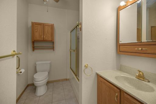 1341 Lake Drive W, B113, Chanhassen, MN 55317