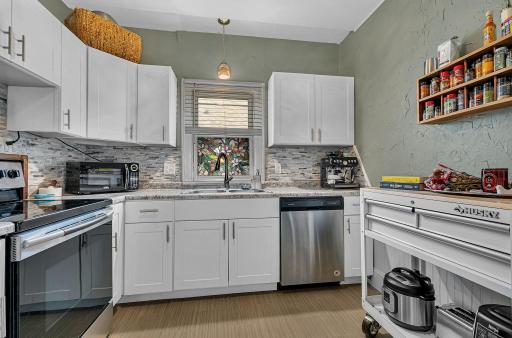 Kitchen tile backsplash