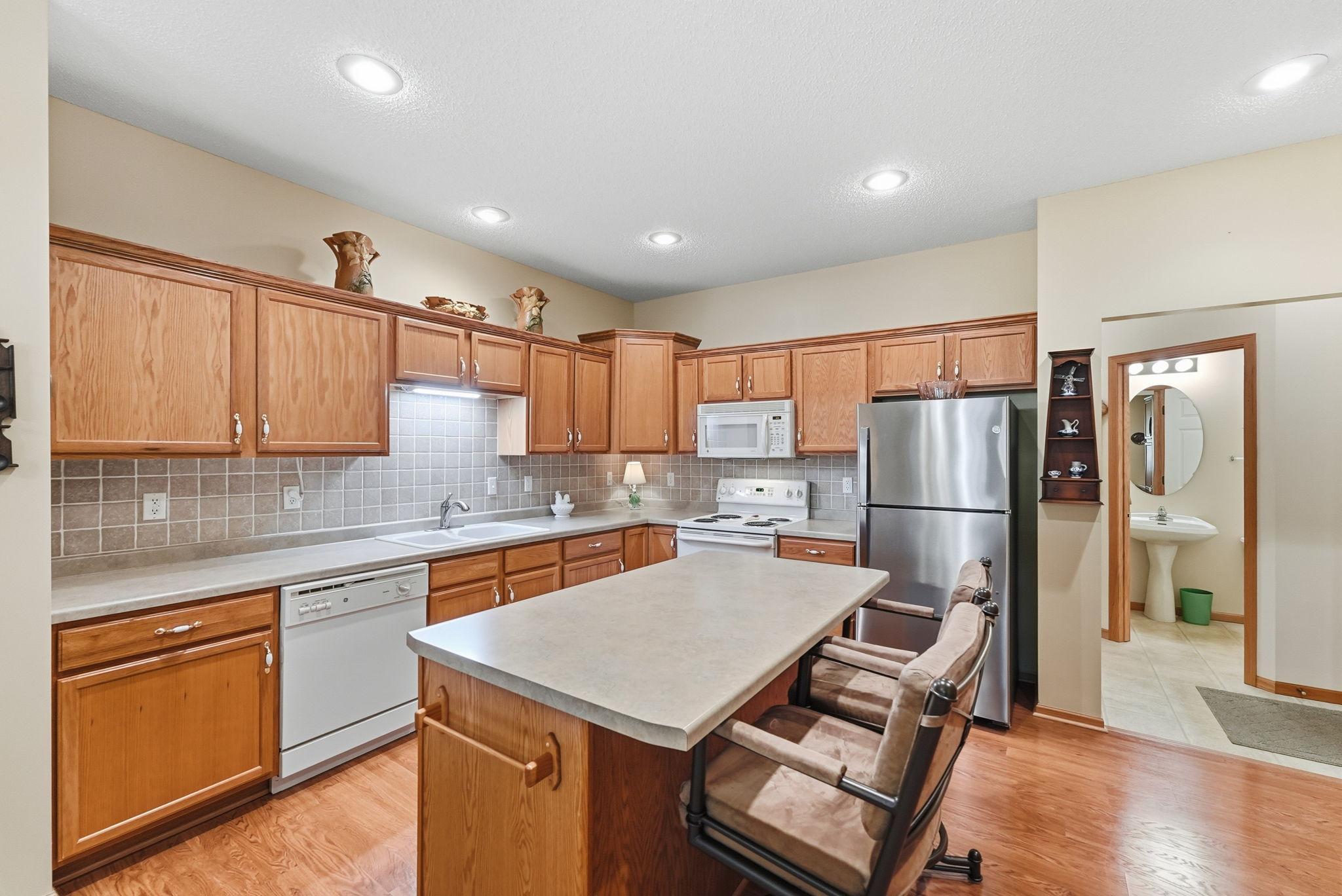 Beautiful and Spacious Kitchen