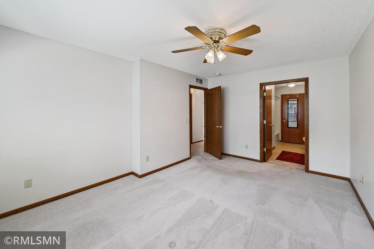 04_Master Bedroom.jpg