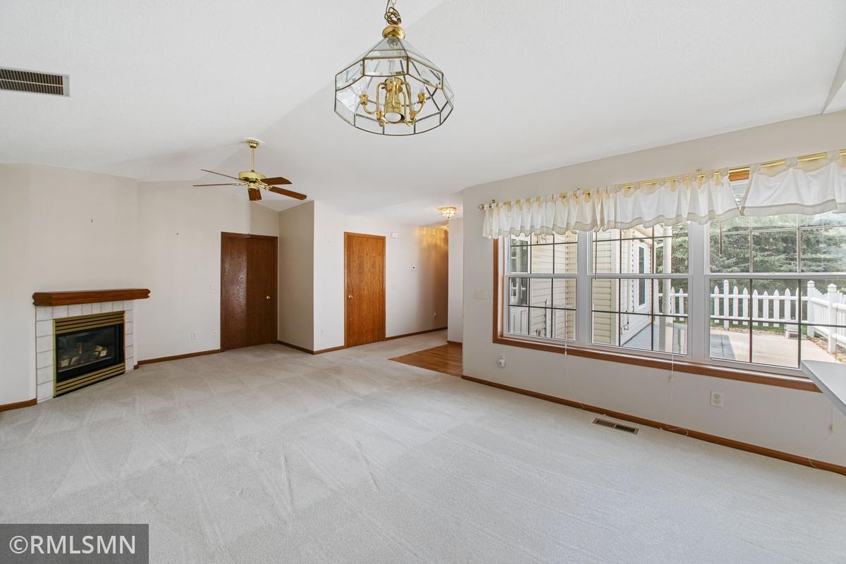 03_Living Room.jpg