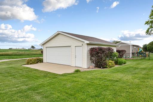 1006 24th Avenue NW, Austin, MN 55912