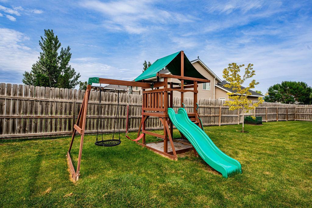 Playset (Included)