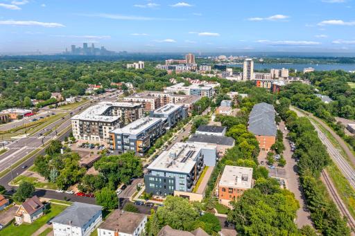 Easy access to restaurants, shops, coffee and more