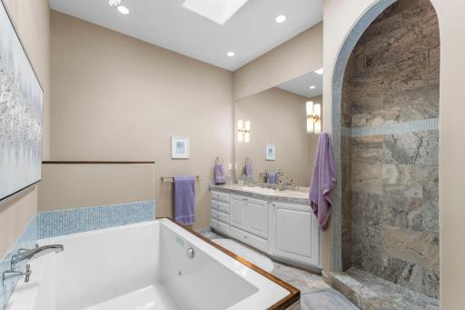 Soaking tub