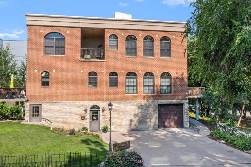 Only 6 units in complex