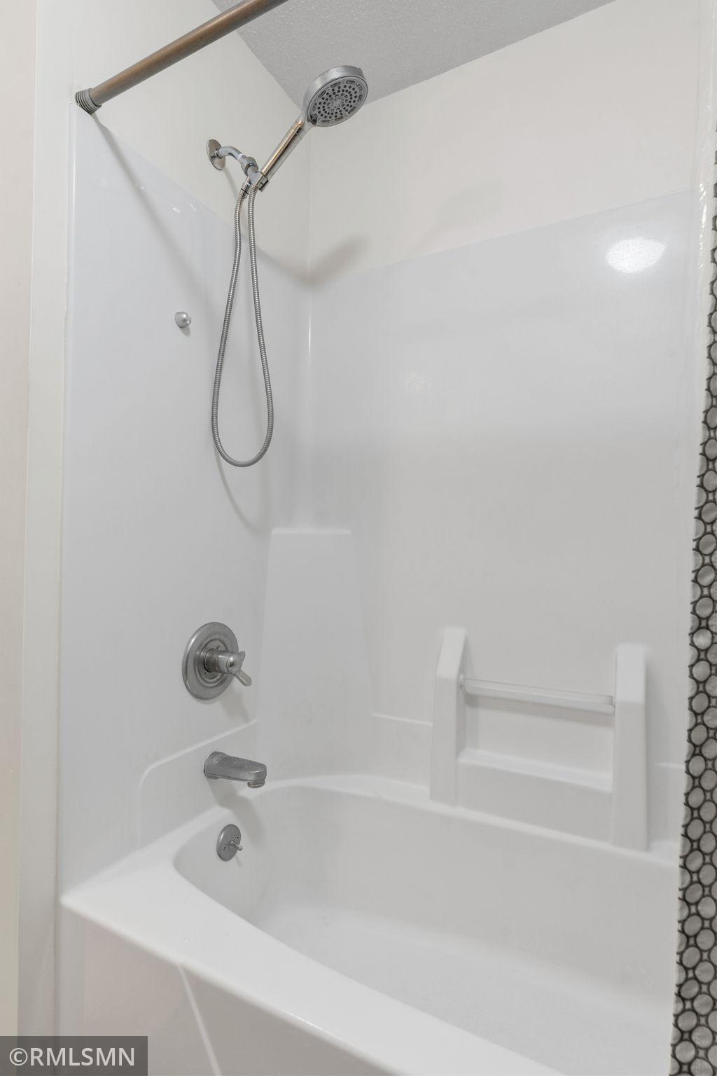 36-web-or-mls-1106 Owens St N-36.jpg