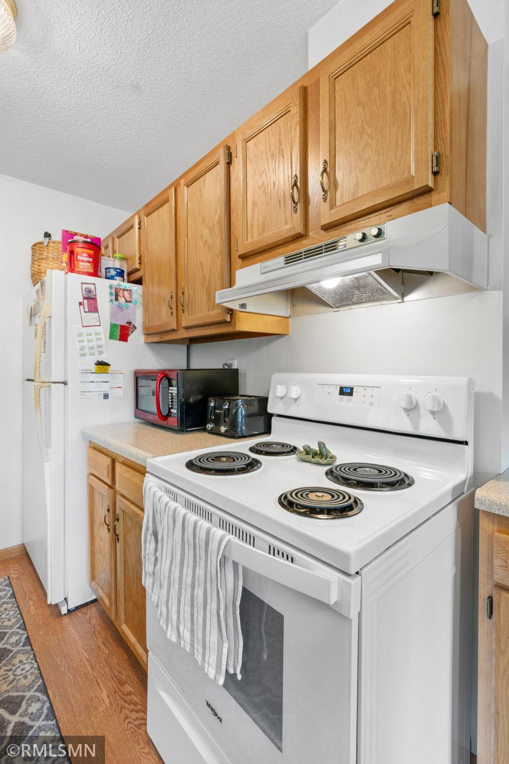 27-web-or-mls-1106 Owens St N-27.jpg