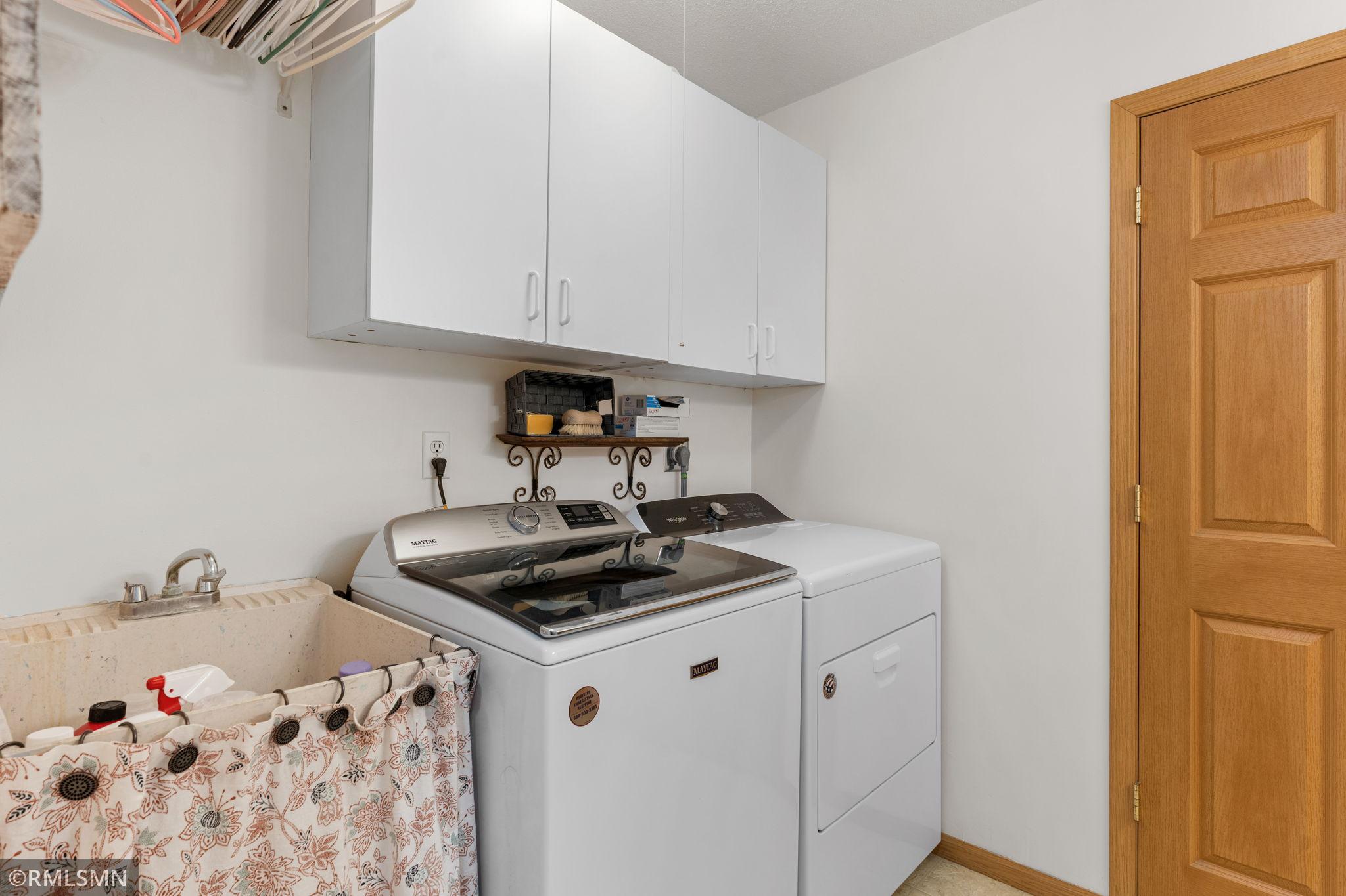 37-web-or-mls-1106 Owens St N-37.jpg
