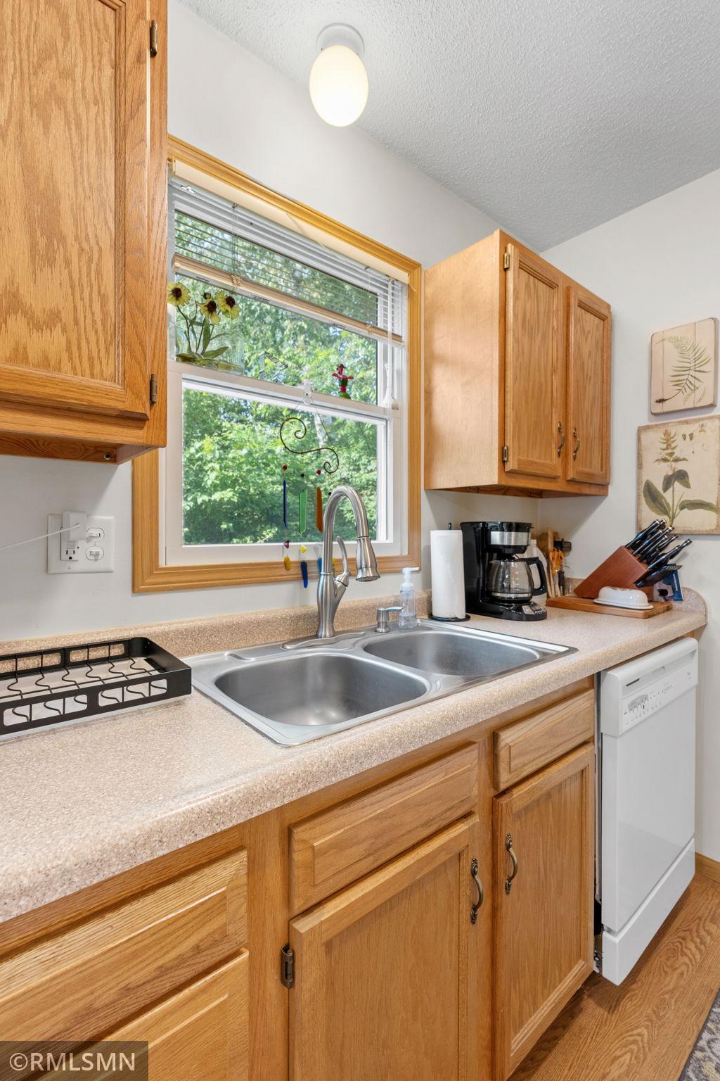 26-web-or-mls-1106 Owens St N-26.jpg