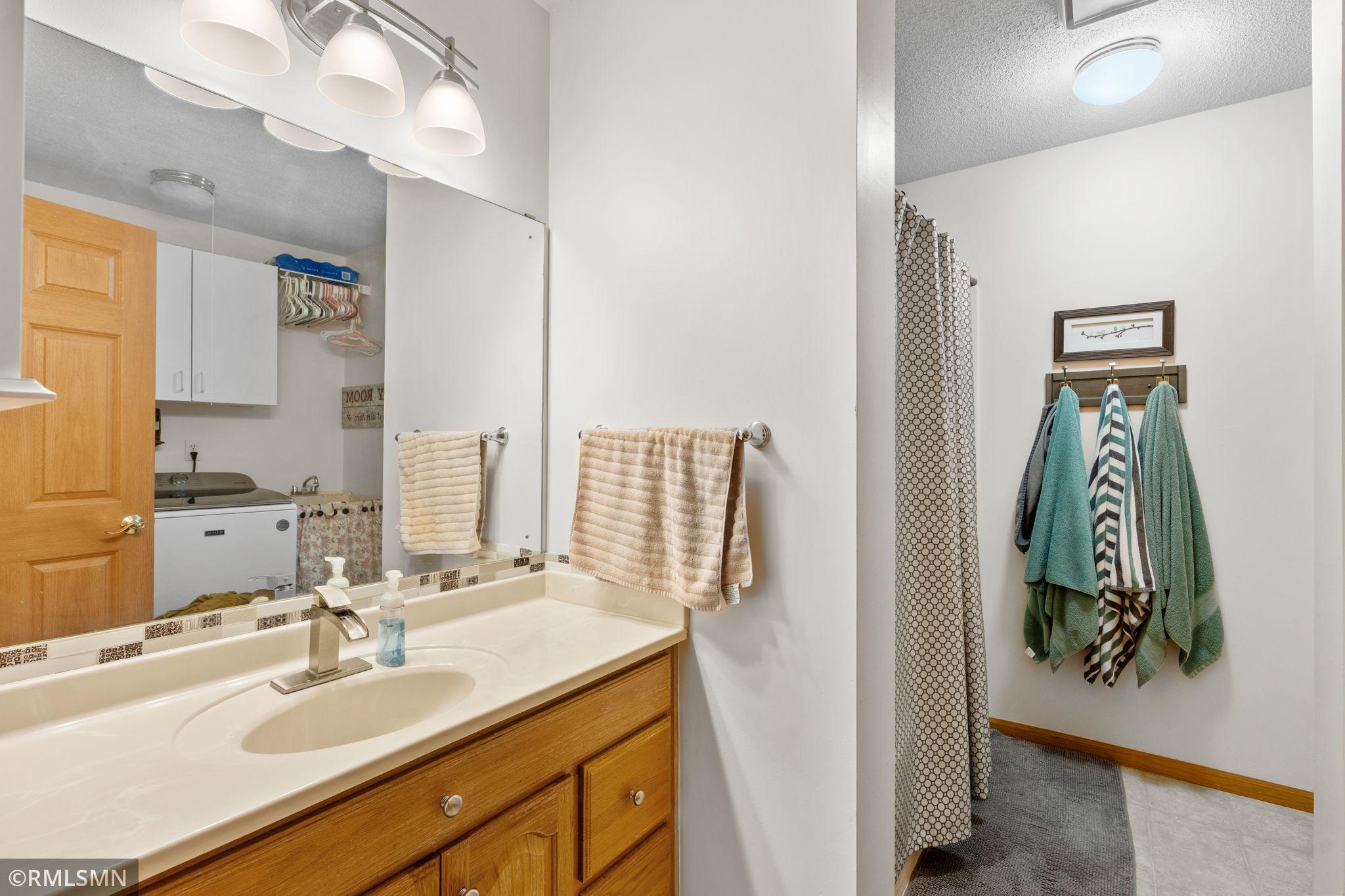 34-web-or-mls-1106 Owens St N-34.jpg