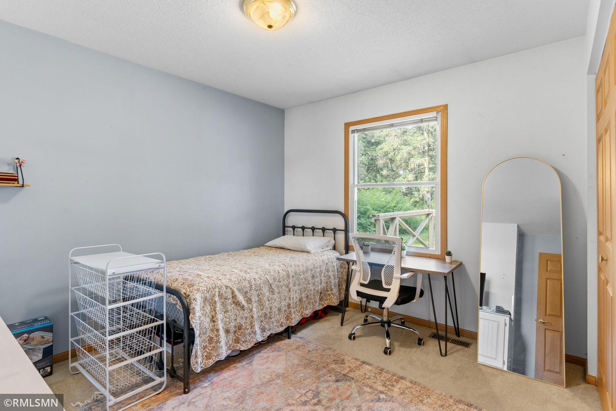 28-web-or-mls-1106 Owens St N-28.jpg
