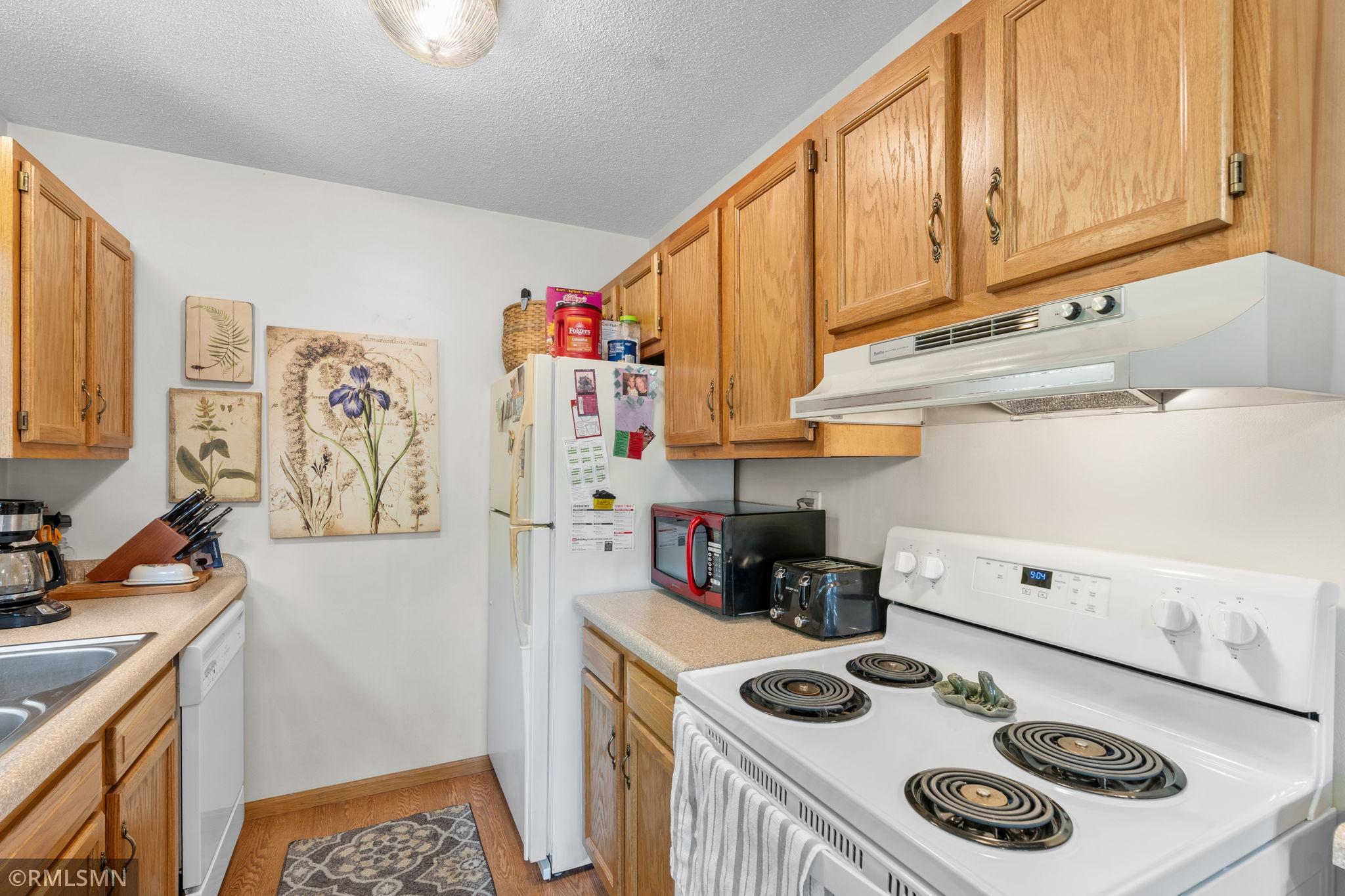 24-web-or-mls-1106 Owens St N-24.jpg