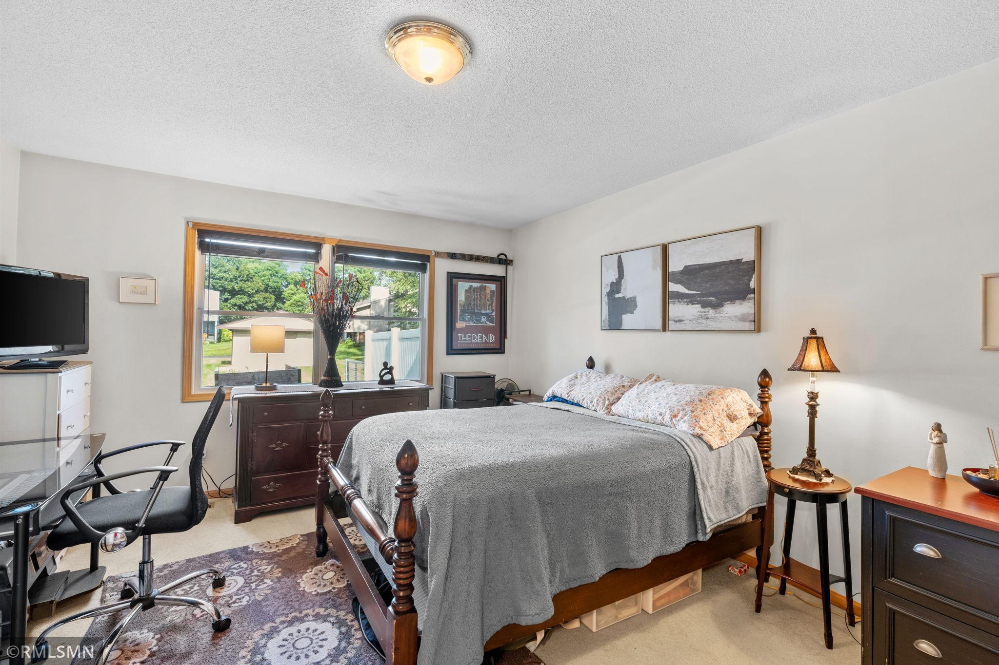 32-web-or-mls-1106 Owens St N-32.jpg