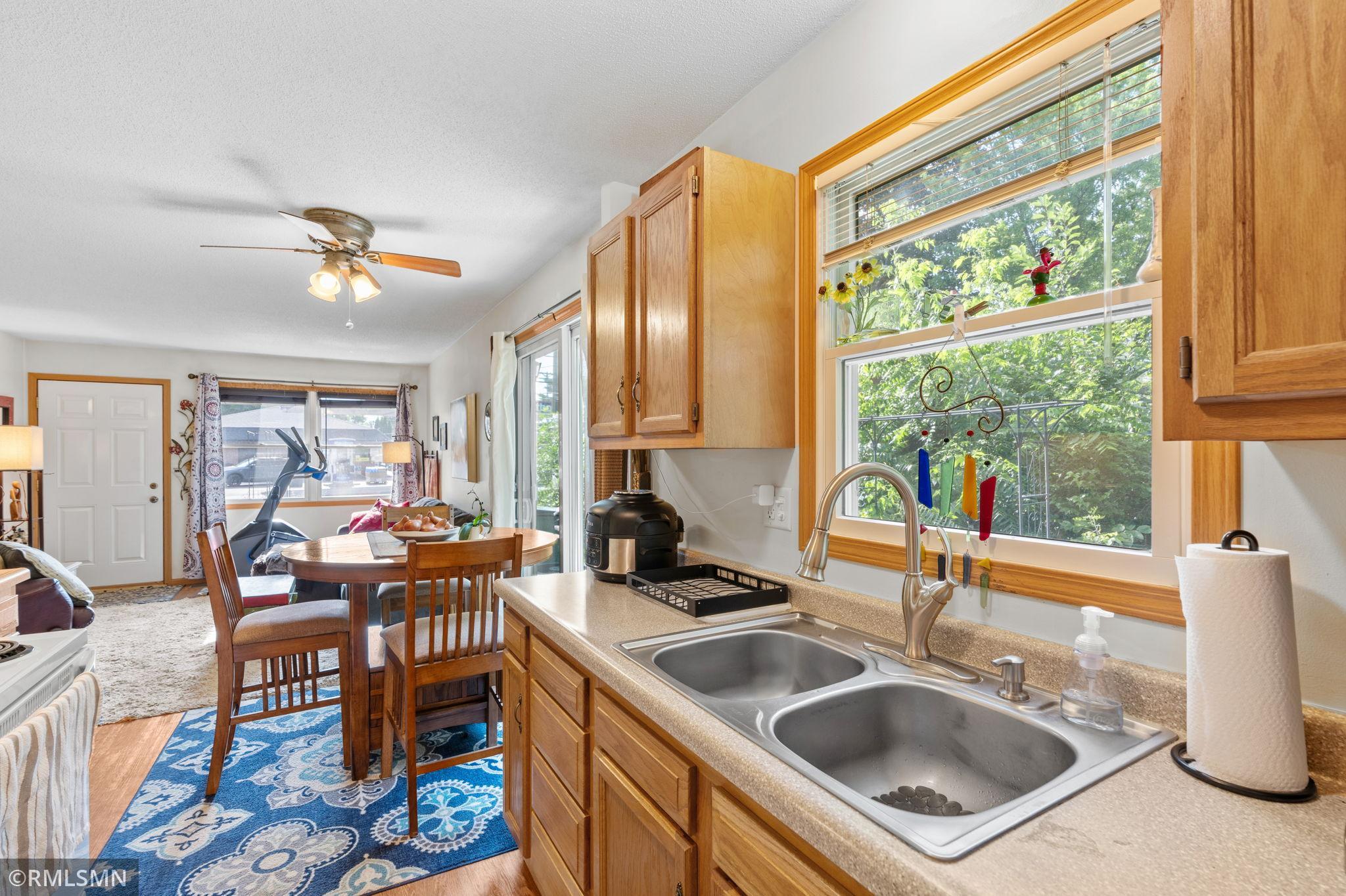 25-web-or-mls-1106 Owens St N-25.jpg