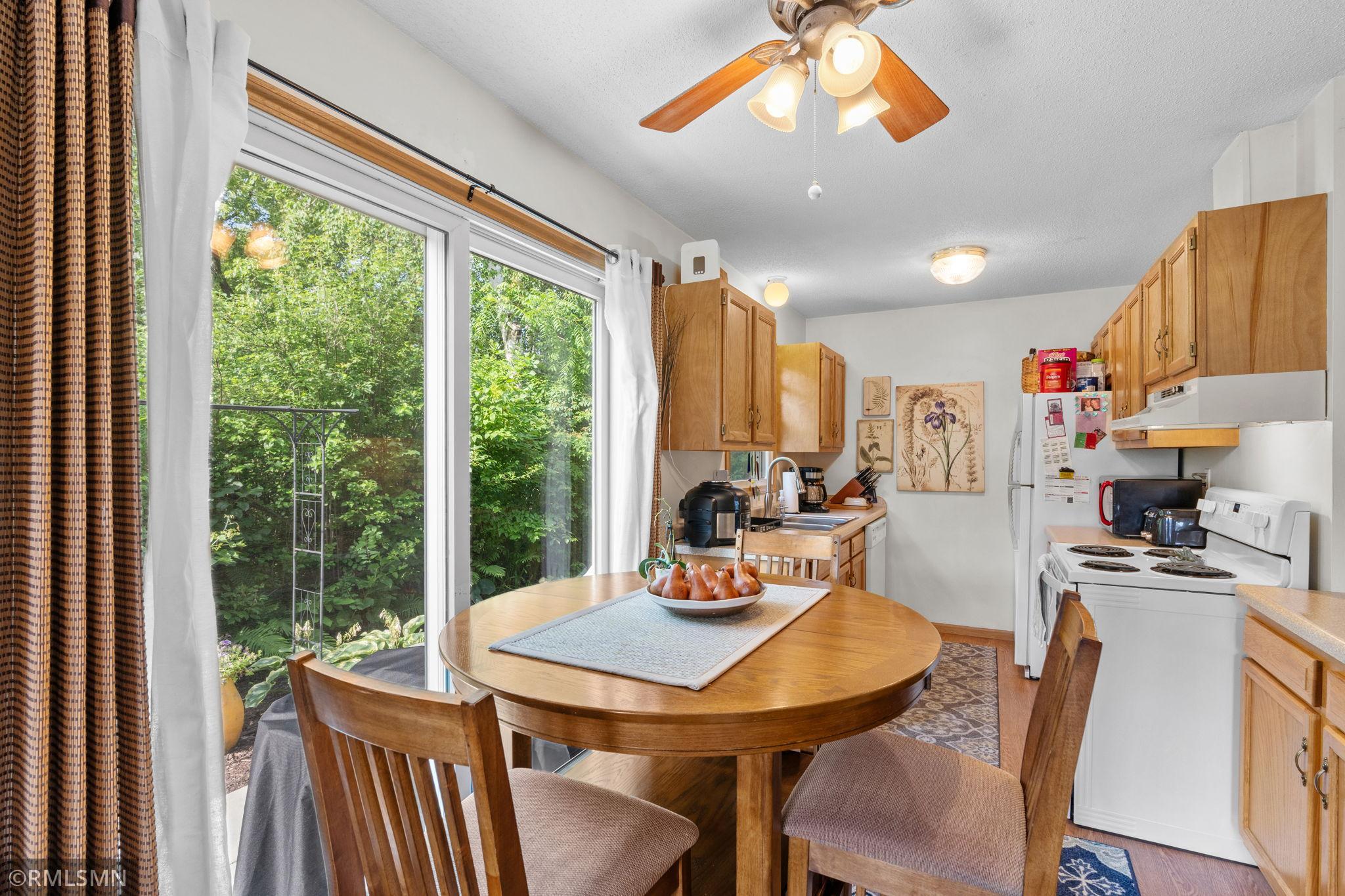 21-web-or-mls-1106 Owens St N-21.jpg