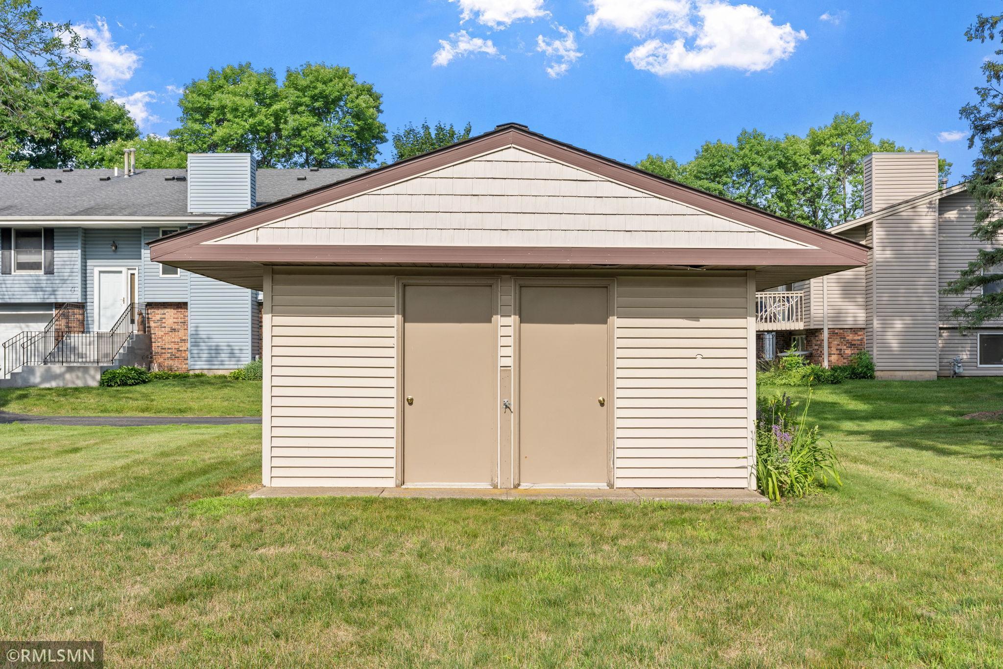 10-web-or-mls-1106 Owens St N-10.jpg