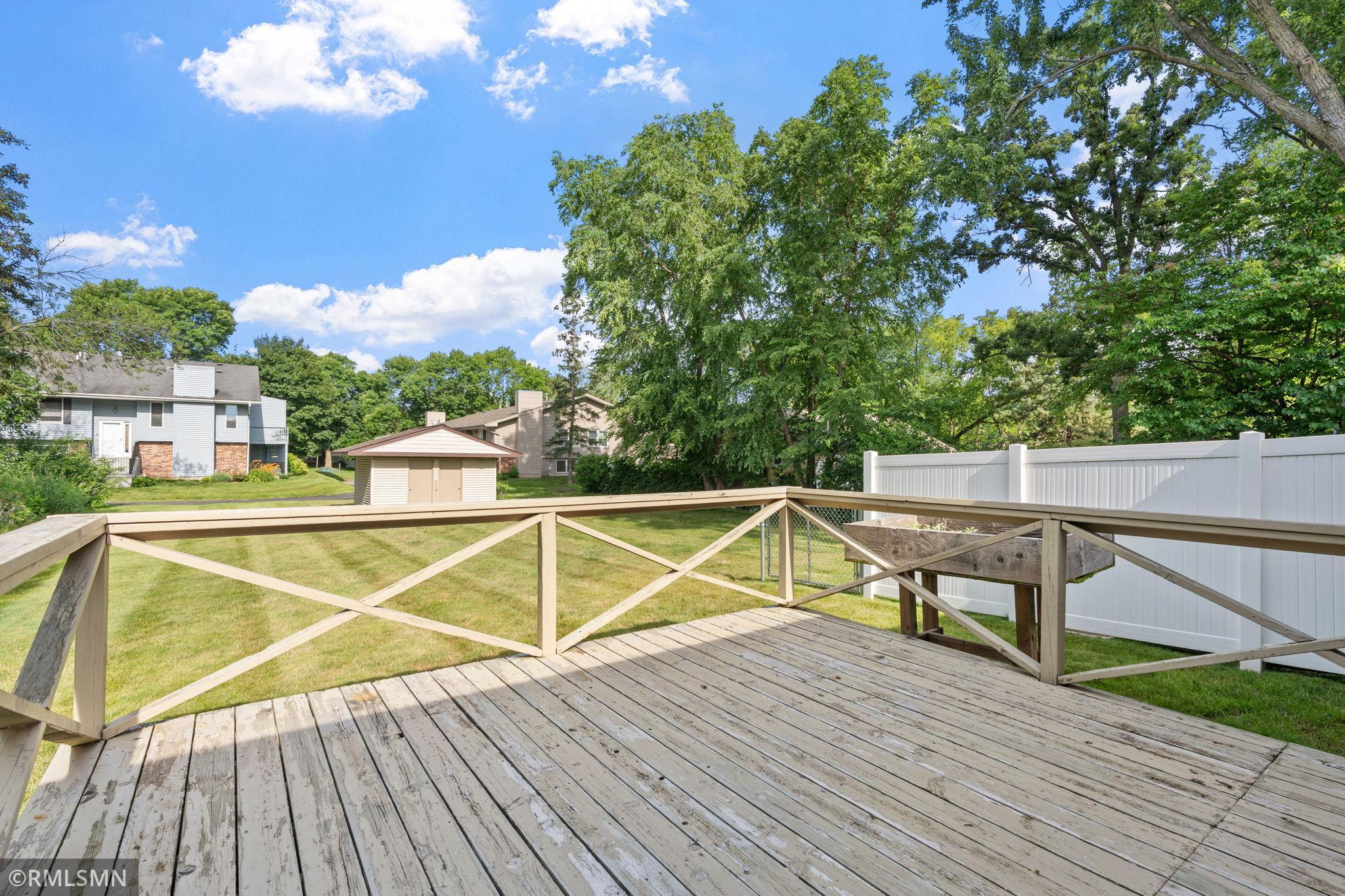 6-web-or-mls-1106 Owens St N-6.jpg