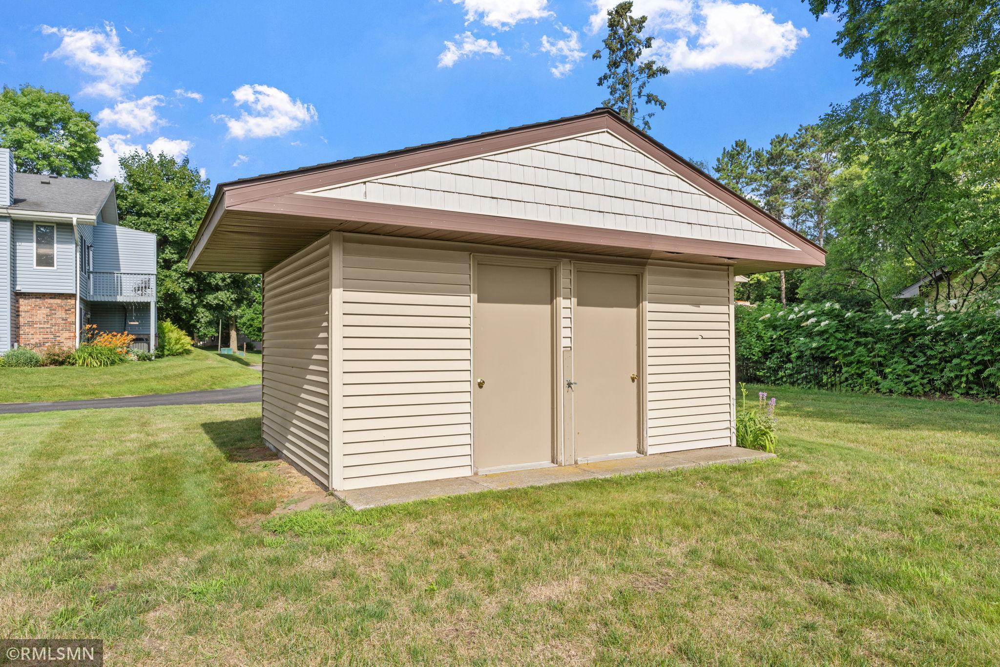 11-web-or-mls-1106 Owens St N-11.jpg