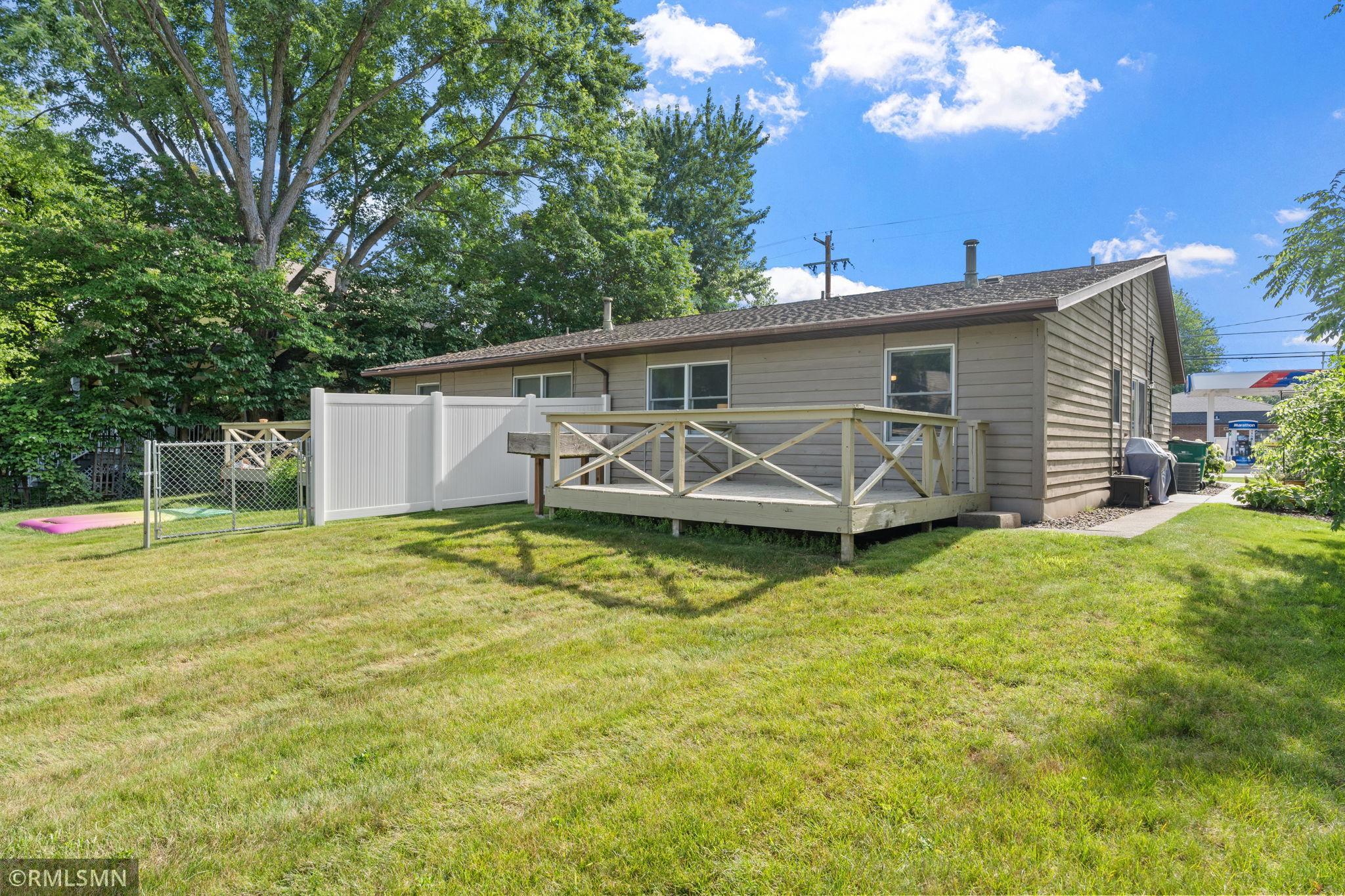15-web-or-mls-1106 Owens St N-15.jpg