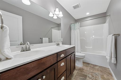 135 Stoneridge Lane NE, Owatonna, MN 55060