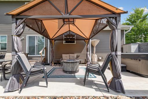 135 Stoneridge Lane NE, Owatonna, MN 55060