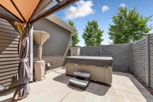 135 Stoneridge Lane NE, Owatonna, MN 55060