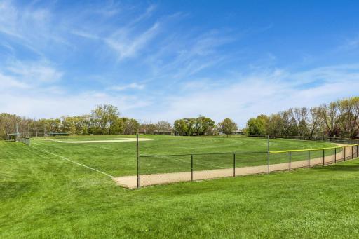 10270 Arrowwood Drive, Eden Prairie, MN 55347