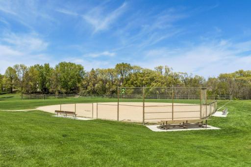 10270 Arrowwood Drive, Eden Prairie, MN 55347